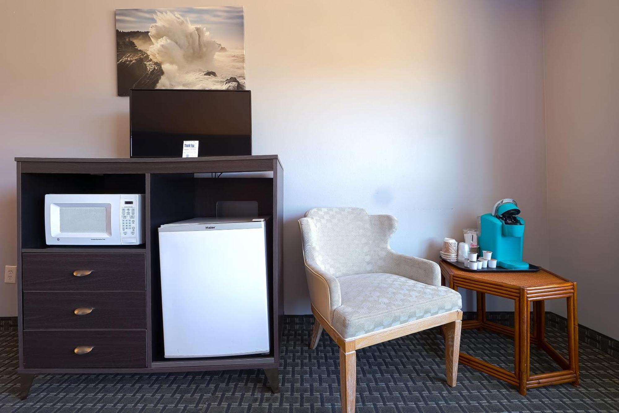Oyo Waves Hotel Newport Or - Nye Beach Екстериор снимка